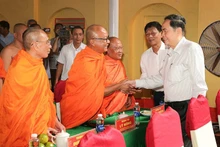 Le président de l'Assemblée nationale, Tran Thanh Man et les participants à la Fête de la grande union nationale à Can Tho. Photo : Quochoi.