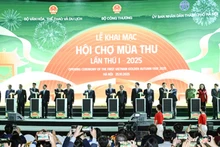 [En images] Le Premier ministre Pham Minh Chinh à la cérémonie d’ouverture de la première Foire d’Automne 2025