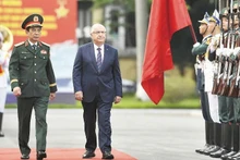 Préserver la paix et renforcer la position de défense du Vietnam