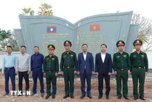 Au mémorial de l'alliance de combat lao-vietnamienne. Photo : VNA.