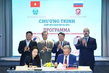 Cérémonie de signature de l'accord de coopération entre l'Association des notaires du Vietnam et l'Association des notaires de la Fédération de Russie. 