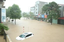 De fortes pluies ont provoqué des inondations dans le quartier de Phan Dinh Phung, province de Thai Nguyen. Photo : VNA.