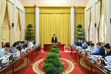 Le président de la République, Luong Cuong préside une réunion de travail périodique avec le Bureau présidentiel. Photo : NDEL.