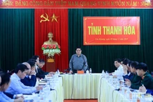 Le Premier ministre Pham Minh Chinh prend la parole lors de la séance de travail. Photo : NDEL.