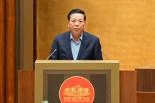 Le ministre de la Construction, Trân Hông Minh s'exprime à la session. Photo : Quochoi.