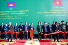La cérémonie d’inauguration du poste-frontière international Tan Nam (province de Tay Ninh, Vietnam) – Meun Chey (province de Prey Veng, Cambodge). Photo : VNA.
