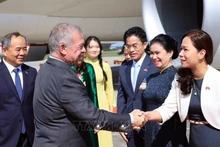 Le roi du Royaume hachémite de Jordanie, Abdallah II Ibn Al Hussein est arrivé l’après-midi du 12 novembre à Hanoï pour entamer une visite officielle au Vietnam. Photo : VNA.