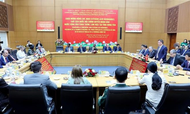 Panorama de la séance de travail du président de l'AN de Cuba et les autorités de la province de Hung Yen. Photo : VNA. Panorama de la séance de travail du président de l'AN de Cuba et les autorités de la province de Hung Yen. Photo : VNA.