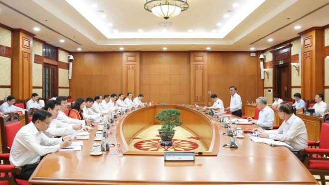 Lors de la réunion entre le groupe de travail du Politburo et le comité permanent du Comité du Parti de la province de Dak Lak. Photo : VNA Lors de la réunion entre le groupe de travail du Politburo et le comité permanent du Comité du Parti de la province de Dak Lak. Photo : VNA