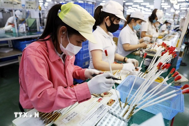 Chaîne de production et d’assemblage de composants pour cuisinières à gaz de Paloma Vietnam (IDE japonais), au parc industriel et urbain VSIP Hai Phong. Photo : VNA