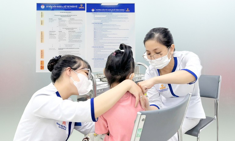 Renforcer l’accès aux vaccins de pointe grâce à un partenariat élargi. Photo : NDEL. 2-5162.jpg