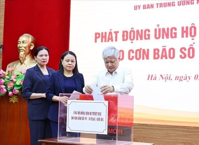Le Front de la Patrie du Vietnam (FPV) a lancé jeudi un appel national à la solidarité, exhortant les citoyens et la communauté internationale à soutenir les victimes du typhon Bualoi. Photo: VNA Le Front de la Patrie du Vietnam (FPV) a lancé jeudi un appel national à la solidarité, exhortant les citoyens et la communauté internationale à soutenir les victimes du typhon Bualoi. Photo: VNA
