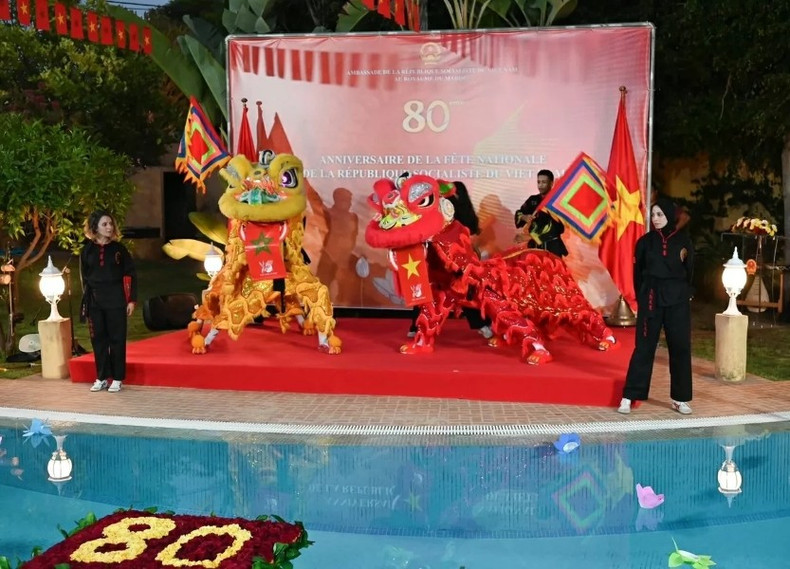 La danse du lion exécutée par des pratiquants marocains d’arts martiaux. Photo: Baoquocte s6.jpg