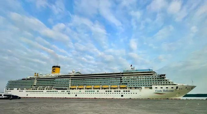 Le paquebot Costa Deliziosa accoste au port SP-PSA (quartier de Phu My), à Ho Chi Minh-Ville. Photo : sggp.org.vn