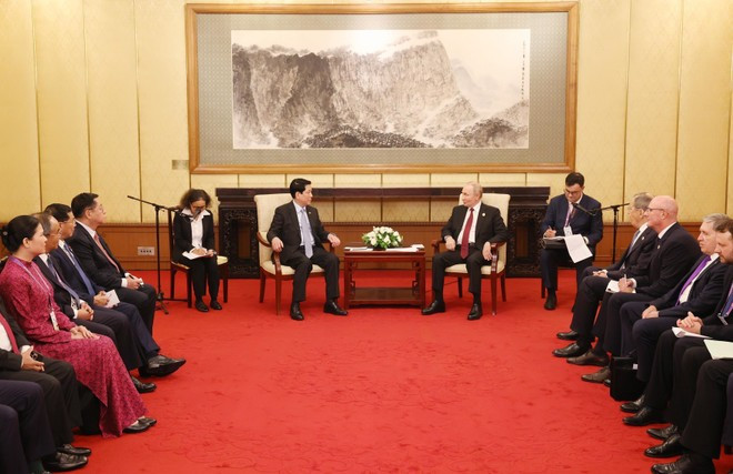 Entrevue entre le président vietnamien Luong Cuong et le président russe Vladimir Poutine, à Pékin, le 3 septembre. Photo : VNA Entrevue entre le président vietnamien Luong Cuong et le président russe Vladimir Poutine, à Pékin, le 3 septembre. Photo : VNA