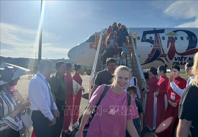 Touristes russes à l’aéroport international de Phu Quoc. Photo : VNA. Touristes russes à l’aéroport international de Phu Quoc. Photo : VNA.