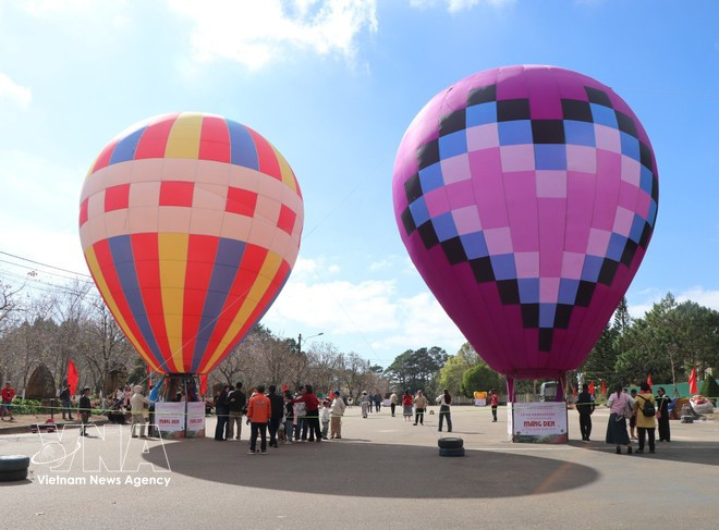Festival de montgolfières à Mang Den. Photo : VNA