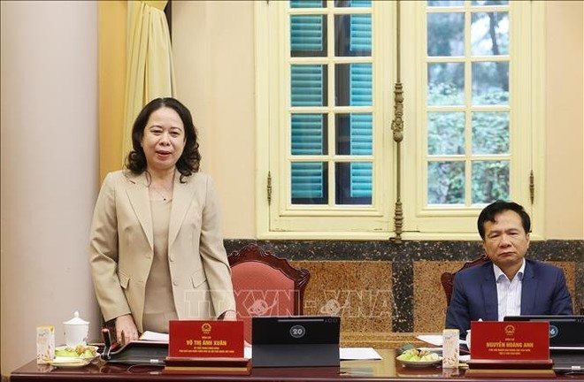 La vice-présidente Vo Thi Anh Xuan s'exprime lors de la réunion. Photo: VNA