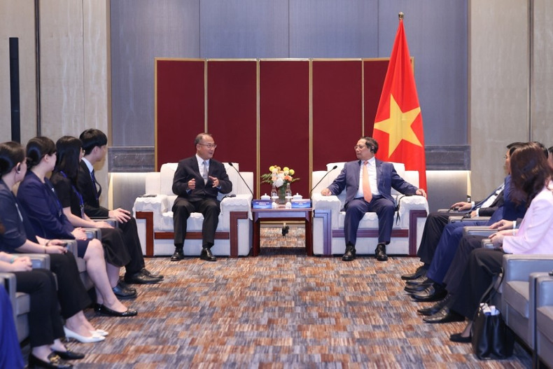 Le Premier ministre Pham Minh Chinh et le président de VinaCapital Vietnam lors de leur réunion du 24 juin 2025. Photo : VGP. img6338-175076501395074366284.jpg
