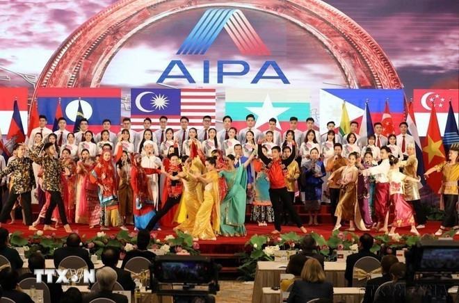 Programme artistique de bienvenue lors de la Cérémonie d’ouverture de la 41e Assemblée générale de l’AIPA. Photo : VNA. Programme artistique de bienvenue lors de la Cérémonie d’ouverture de la 41e Assemblée générale de l’AIPA. Photo : VNA.