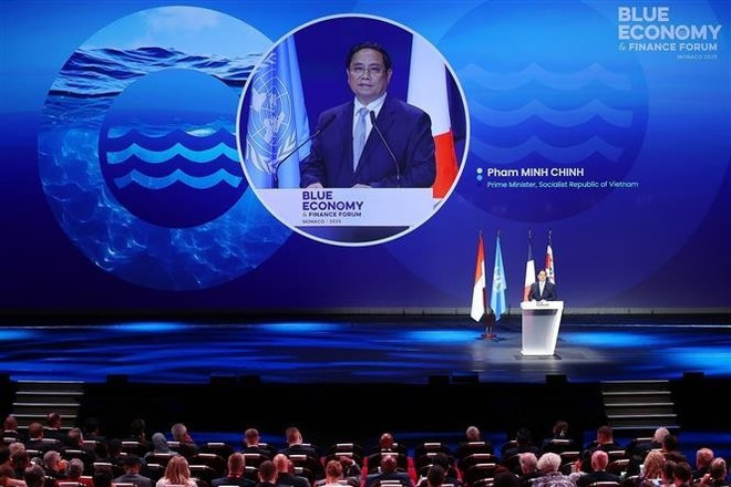 Le Premier ministre Pham Minh Chinh prononce un discours important lors de la séance plénière sur la gouvernance et le financement durables des océans. Photo : VNA Le Premier ministre Pham Minh Chinh prononce un discours important lors de la séance plénière sur la gouvernance et le financement durables des océans. Photo : VNA