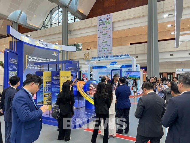Le Congrès mondial 2025 de la FIATA réunit plus de 1.000 délégués venus de plus de 100 pays. Photo: VNA Le Congrès mondial 2025 de la FIATA réunit plus de 1.000 délégués venus de plus de 100 pays. Photo: VNA