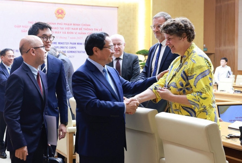 Le Premier ministre Pham Minh Chinh rencontre des délégués. Photo : VNA. 4-2.jpg