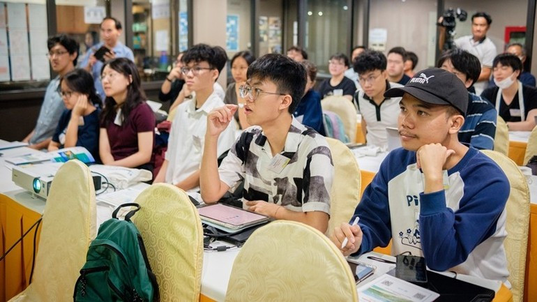 VSON9 n’est pas seulement un cours d’été, mais un symbole des aspirations intellectuelles et de l’esprit d’intégration de la jeunesse vietnamienne. Photo : NDEL. v2.jpg