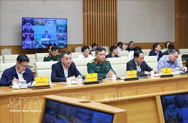 Le Comité directeur national des projets d’importance stratégique dans le secteur des transports a tenu sa 24ᵉ réunion en visioconférence avec 24 villes et provinces, le 5 mars à Hanoï. Photo : VNA.