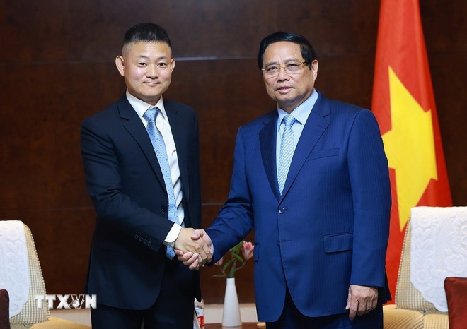 Lors de la rencontre entre le Premier ministrePham Minh Chinh et avec le vice-président exécutif du Groupe Yadea, Wang Jiazhong. Photo : VNA. thu-tuong-tiep-mot-so-lanh-dao-tap-doan-hang-dau-cua-trung-quoc-3.jpg