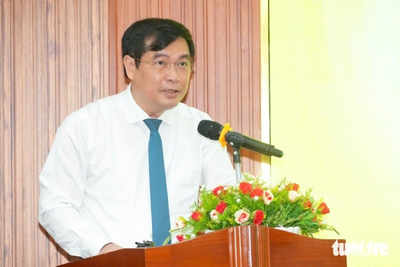 Le vice-président de la Commission centrale de la sensibilisation et de l’éducation et et de mobilisation de masse du Parti, Phan Xuan Thuy s'exprime lors du colloque. Photo: TTO base64-17494465732641355915480-11zon.jpg