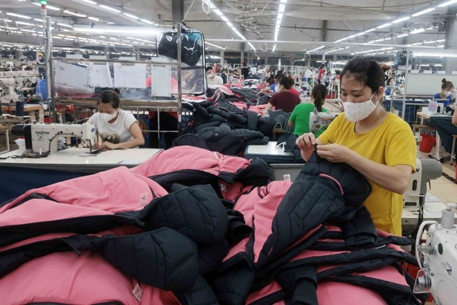 L'article indique que la Résolution 68 relative au développement de l'économie privée constitue un tournant majeur, permettant aux entreprises privées de jouer un rôle plus important dans l'économie vietnamienne. Photo: VNA