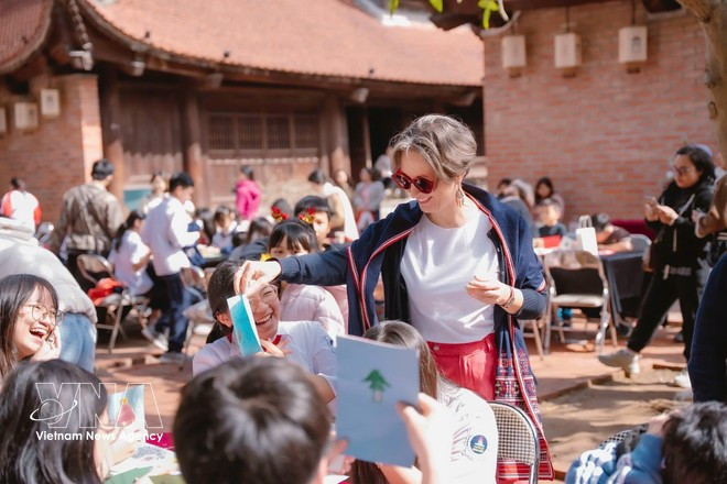 La cheffe de mission de l’Ambassade de Pologne au Vietnam, Joanna Skoczek, lors d’un événement culturel organisé au Temple de la Littérature (Van Mieu–Quoc Tu Giam), à Hanoï. Photo : VNA