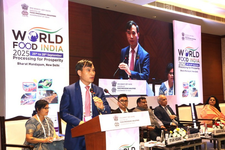 M. Bui Trung Thuong, conseiller commercial de l’ambassade du Vietnam en Inde s'exprime à l'événement. Photo: congthuong 2.png