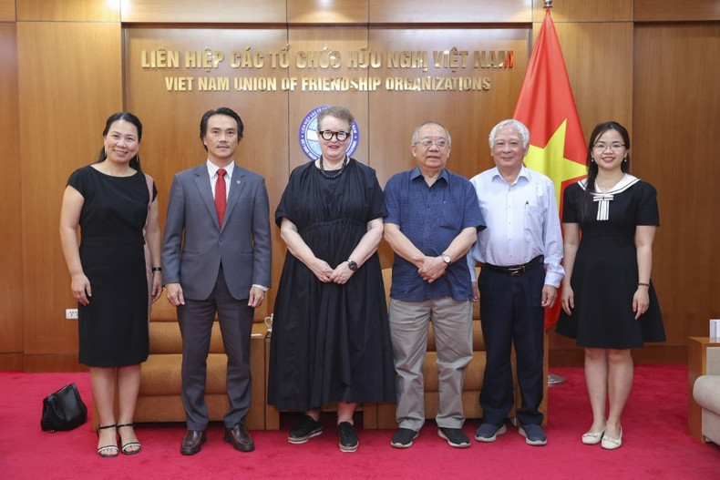 Les délégués posent pour une photo souvenir. Photo : Dinh Hoa. hoa-444120250623115502-5885.jpg