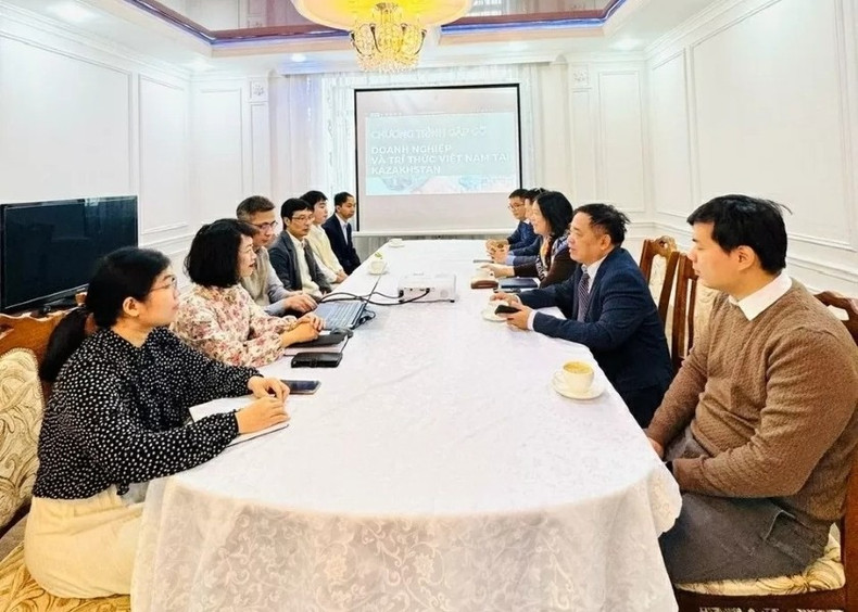 L’ambassade du Vietnam au Kazakhstan organisera au premier trimestre 2025 un colloque entre l’Association des intellectuels et les entreprises vietnamiennes présentes dans le pays. Photo : Ambassade du Vietnam au Kazakhstan. a3-11zon.jpg