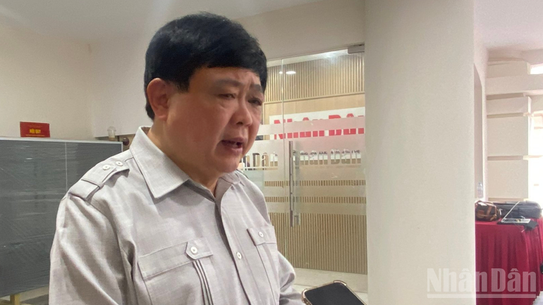 Le professeur associé, docteur Nguyen The Ky partage ses réflexions sur le rôle des journalistes dans la nouvelle ère. Photo: NDEL thiet-ke-chua-co-ten-8.png
