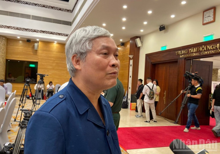 Selon le colonel Do Phu Tho, rédacteur en chef par intérim du journal des Anciens Combattants du Vietnam, les journalistes doivent perfectionner leurs compétences professionnelles et faire preuve d’une solide fermeté politique. z6680326952942-a1308844ba7ec793219468c6f6d80cf2.jpg