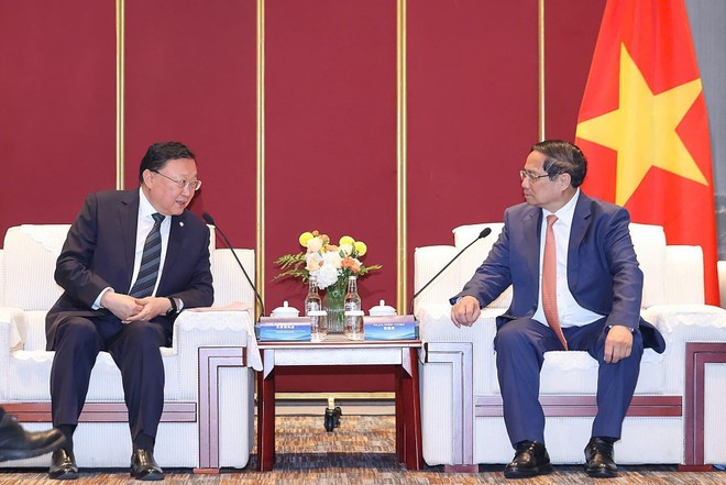 Le Premier ministre Pham Minh Chinh et le président de la China Communications Construction Company (CCCC) Wang Tongzhou lors de leur rencontre le 24 juin 2025. Photo : VNA. Le Premier ministre Pham Minh Chinh et le président de la China Communications Construction Company (CCCC) Wang Tongzhou lors de leur rencontre le 24 juin 2025. Photo : VNA.