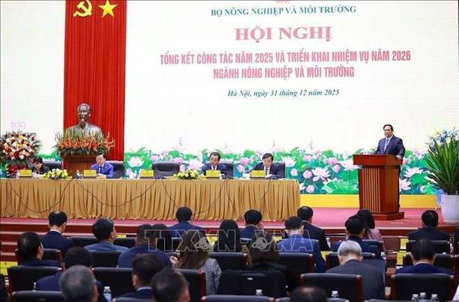 Le Premier ministre Pham Minh Chinh à la conférence de bilan des activités de 2025 et de la période 2021-2025 et de déploiement des missions pour 2026 du secteur de l’agriculture et de l’environnement. Photo : VNA