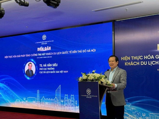 Hà Van Siêu, directeur adjoint de l’Autorité nationale du tourisme du Vietnam, s'exprime lors du forum. Photo: nguoihanoi.vn