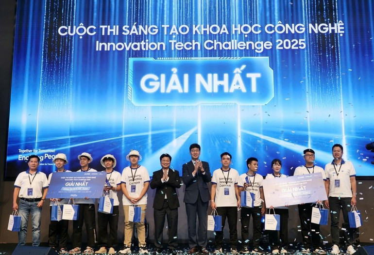 Remise des prix à l’équipe lauréate du concours Innovation Tech Challenge. image-1.jpg