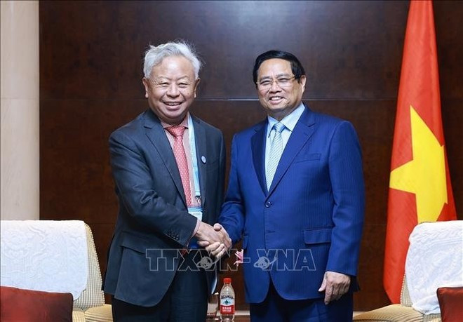 Lors de la rencontre avec le président de l’AIIB, Jin Liqun. Photo : VNA. 1-3592.jpg