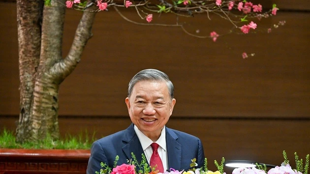 Le SG To Lam présente ses vœux du Têt au Comité du Parti, aux autorités et au peuple de Hanoï