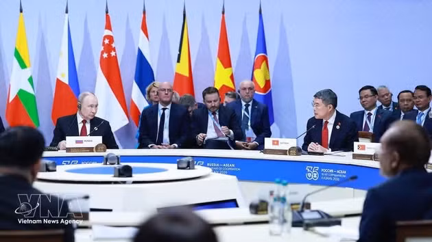 Le Premier ministre vietnamien Lê Minh Hung s’exprime lors de la séance plénière du Sommet commémoratif du 35e anniversaire des relations ASEAN-Russie, à Kazan, capitale de la République du Tatarstan, en Fédération de Russie, le 18 juin. Photo : VNA.