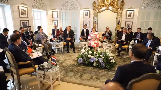 Réunion informelle entre les chefs de la diplomatie de l’Association des nations de l’Asie du Sud-Est (ASEAN) et leur homologue birman. Photo : VNA.