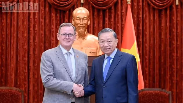 Le secrétaire général du Parti communiste du Vietnam et président de la République, To Lam (droite) et le vice-président du Bundestag allemand, Bodo Ramelow. Photo : Nhân Dân.