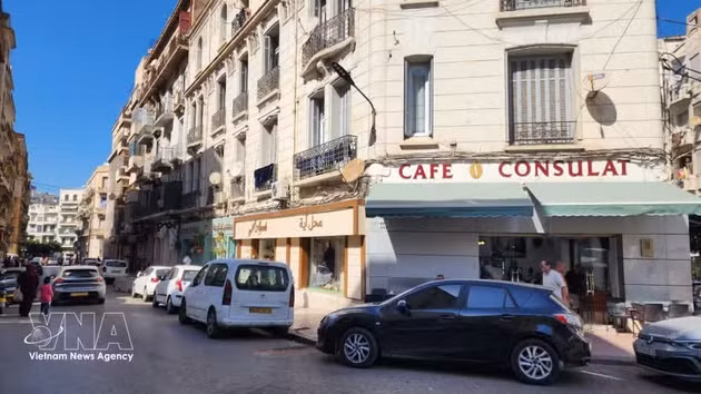 Rue Hô Chi Minh à Oran, en Algérie. Photo : VNA.