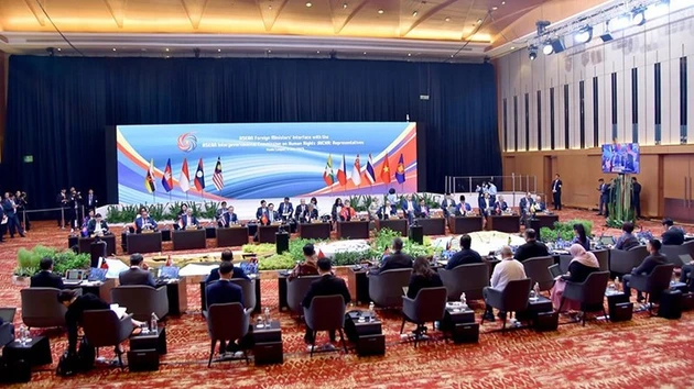 Lors du dialogue avec la Commission intergouvernementale des droits de l'homme de l'ASEAN (AICHR). Photo : Ministère vietnamien des Affaires étrangères.