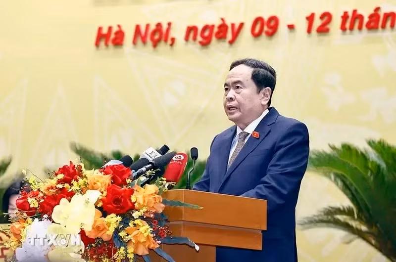 Le président de l'Assemblée nationale Trân Thanh Mân s'exprime lors de l'ouverture de la 20 session du 16e Conseil populaire de Hanoi du mandat 2021 – 2026. Photo : VNA.